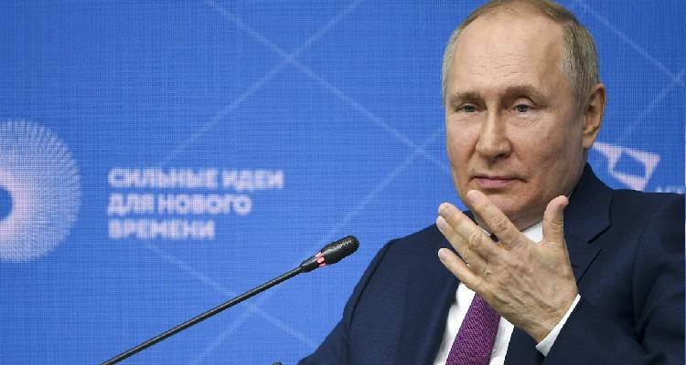 &Omicron; &delta;&iota;&epsilon;&upsilon;&theta;&upsilon;&nu;&tau;ή&sigmaf; &tau;&eta;&sigmaf; CIA &delta;&iota;&alpha;&psi;&epsilon;ύ&delta;&epsilon;&iota; &tau;&iota;&sigmaf; &phi;ή&mu;&epsilon;&sigmaf; &gamma;&iota;&alpha; &tau;&omicron;&nu; &Pi;&omicron;ύ&tau;&iota;&nu;: &Epsilon;ί&nu;&alpha;&iota; &upsilon;&gamma;&iota;έ&sigma;&tau;&alpha;&tau;&omicron;&sigmaf;, &delta;&epsilon;&nu; έ&chi;&epsilon;&iota; &tau;ί&pi;&omicron;&tau;&alpha;