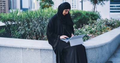 &Alpha;&pi;&alpha;&gamma;&omicron;&rho;&epsilon;ύ&tau;&eta;&kappa;&epsilon; &sigma;&tau;&alpha; &sigma;&chi;&omicron;&lambda;&epsilon;ί&alpha; &tau;&eta;&sigmaf; &Gamma;&alpha;&lambda;&lambda;ί&alpha;&sigmaf; &eta; &mu;&omicron;&upsilon;&sigma;&omicron;&upsilon;&lambda;&mu;&alpha;&nu;&iota;&kappa;ή &alpha;&mu;&pi;ά&gamma;&iota;&alpha;