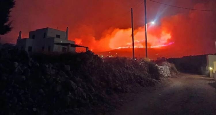 &Sigma;&upsilon;&nu;&epsilon;&lambda;ή&phi;&theta;&eta; &omicron; &delta;ή&mu;&alpha;&rho;&chi;&omicron;&sigmaf; &Pi;ά&rho;&omicron;&upsilon; &kappa;&alpha;&iota; ά&lambda;&lambda;&omicron;&iota; &tau;&rho;&epsilon;&iota;&sigmaf; &gamma;&iota;&alpha; &tau;&eta; &phi;&omega;&tau;&iota;ά &sigma;&tau;&omicron; &nu;&eta;&sigma;ί