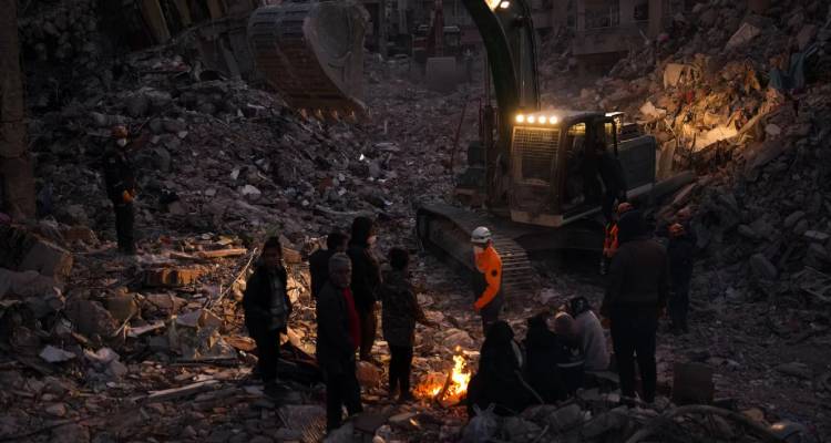 &Sigma;&epsilon;&iota;&sigma;&mu;ό&sigmaf; &sigma;&tau;&eta; &Tau;&omicron;&upsilon;&rho;&kappa;ί&alpha;: 12&chi;&rho;&omicron;&nu;&omicron; &alpha;&gamma;ό&rho;&iota; &alpha;&nu;&alpha;&sigma;ύ&rho;&theta;&eta;&kappa;&epsilon; &zeta;&omega;&nu;&tau;&alpha;&nu;ό &alpha;&pi;ό &tau;&alpha; &epsilon;&rho;&epsilon;ί&pi;&iota;&alpha; 260 ώ&rho;&epsilon;&sigmaf; &mu;&epsilon;&tau;ά &tau;&alpha; 7,8 &Rho;ί&chi;&tau;&epsilon;&rho;