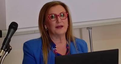 &Eta; &Epsilon;&lambda;έ&nu;&eta; &Phi;&alpha;&rho;&mu;ά&kappa;&eta; &Pi;&rho;ό&epsilon;&delta;&rho;&omicron;&sigmaf; &tau;&omicron;&upsilon; &Iota;&alpha;&tau;&rho;&iota;&kappa;&omicron;ύ &Sigma;&upsilon;&lambda;&lambda;ό&gamma;&omicron;&upsilon; &Lambda;ή&mu;&nu;&omicron;&upsilon;