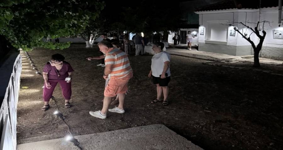 &Sigma;&tau;&eta;&nu; &tau;&epsilon;&lambda;&iota;&kappa;ή &tau;&eta;&sigmaf; &epsilon;&upsilon;&theta;&epsilon;ί&alpha; &eta; έ&kappa;&theta;&epsilon;&sigma;&eta; &phi;&omega;&tau;&omicron;&gamma;&rho;&alpha;&phi;ί&alpha;&sigmaf; &laquo;&Eta; &Sigma;&upsilon;&nu;έ&chi;&epsilon;&iota;&alpha; &mu;&iota;&alpha;&sigmaf; &Sigma;&upsilon;&nu;&epsilon;ί&delta;&eta;&sigma;&eta;&sigmaf;&raquo; &sigma;&tau;&eta; &Nu;έ&alpha; &Kappa;&omicron;ύ&tau;&alpha;&lambda;&eta;