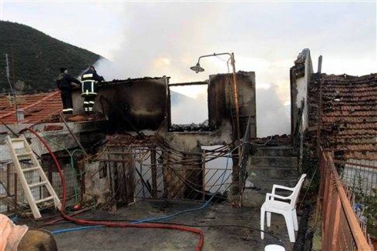 &Tau;&rho;&alpha;&gamma;&omega;&delta;ί&alpha; &sigma;&tau;&eta;&nu; &Kappa;&alpha;&beta;ά&lambda;&alpha;, &tau;&rho;ί&alpha; &alpha;&gamma;ό&rho;&iota;&alpha; έ&chi;&alpha;&sigma;&alpha;&nu; &tau;&eta; &zeta;&omega;ή &tau;&omicron;&upsilon;&sigmaf; &sigma;&epsilon; &pi;&upsilon;&rho;&kappa;&alpha;&gamma;&iota;ά