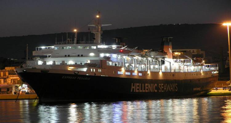 &Sigma;&tau;&iota;&sigmaf; 9 &tau;&omicron; &beta;&rho;ά&delta;&upsilon; &alpha;&nu;&alpha;&chi;&omega;&rho;&epsilon;ί &tau;&omicron; &laquo;&Epsilon;&xi;&pi;&rho;έ&sigmaf; &Pi;ή&gamma;&alpha;&sigma;&omicron;&sigmaf;&raquo; &alpha;&pi;ό &tau;&omicron; &Lambda;&alpha;ύ&rho;&iota;&omicron; | &Pi;ώ&sigmaf; &delta;&iota;&alpha;&mu;&omicron;&rho;&phi;ώ&nu;&epsilon;&tau;&alpha;&iota; &tau;&omicron; &delta;&rho;&omicron;&mu;&omicron;&lambda;ό&gamma;&iota;&omicron;