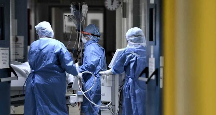 «Μαύρο» ρεκόρ με 71 θανάτους και 392 διασωληνωμένους | 1.698 νέα κρούσματα