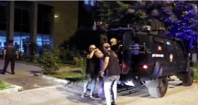 &Tau;&omicron;&upsilon;&rho;&kappa;ί&alpha;: &Sigma;&upsilon;&nu;&epsilon;&chi;ί&zeta;&omicron;&upsilon;&nu; &tau;&eta;&nu; &pi;&rho;&omicron;&beta;&omicron;&kappa;ά&tau;&sigma;&iota;&alpha; &mu;&epsilon; &tau;&omicron;&nu; &laquo;Έ&lambda;&lambda;&eta;&nu;&alpha; &kappa;&alpha;&tau;ά&sigma;&kappa;&omicron;&pi;&omicron;&raquo; | &Eta; Sabah &gamma;&rho;ά&phi;&epsilon;&iota; ό&tau;&iota;... &omicron;&mu;&omicron;&lambda;ό&gamma;&eta;&sigma;&epsilon;