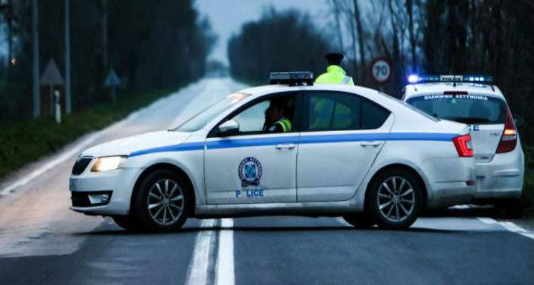 &Chi;ί&omicron;&sigmaf;: &Tau;&sigma;&alpha;&kappa;ώ&theta;&eta;&kappa;&epsilon; &mu;&epsilon; &tau;&eta; &sigma;ύ&zeta;&upsilon;&gamma;ό &tau;&omicron;&upsilon; &kappa;&alpha;&iota; &tau;&eta;&nu; &pi;&upsilon;&rho;&omicron;&beta;ό&lambda;&eta;&sigma;&epsilon;