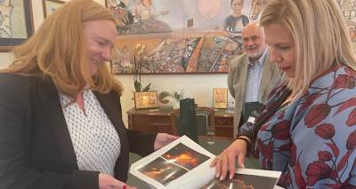 synantisi-e-georga-me-tin-presvi-tis-afstralias