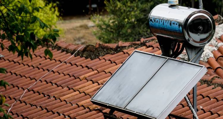 &Alpha;&upsilon;&tau;ό &epsilon;ί&nu;&alpha;&iota; &tau;&omicron; &pi;&rho;ό&gamma;&rho;&alpha;&mu;&mu;&alpha; &laquo;&Alpha;&lambda;&lambda;ά&zeta;&omega; &Theta;&epsilon;&rho;&mu;&omicron;&sigma;ί&phi;&omega;&nu;&alpha;&raquo;: &Pi;&omicron;&iota;&omicron;&iota; &delta;&iota;&kappa;&alpha;&iota;&omicron;ύ&nu;&tau;&alpha;&iota; &epsilon;&pi;&iota;&delta;ό&tau;&eta;&sigma;&eta; έ&omega;&sigmaf; 900 &epsilon;&upsilon;&rho;ώ &gamma;&iota;&alpha; &tau;&eta;&nu; &alpha;&gamma;&omicron;&rho;ά &eta;&lambda;&iota;&alpha;&kappa;&omicron;ύ