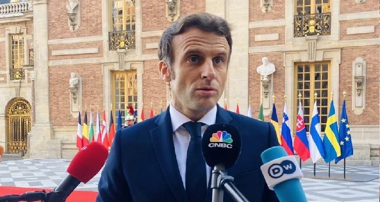 Πόλεμος στην Ουκρανία | Μακρόν: «Μη ρεαλιστικό» να ξεκινήσουν ενταξιακές διαπραγματεύσεις με χώρα που έχει πόλεμο