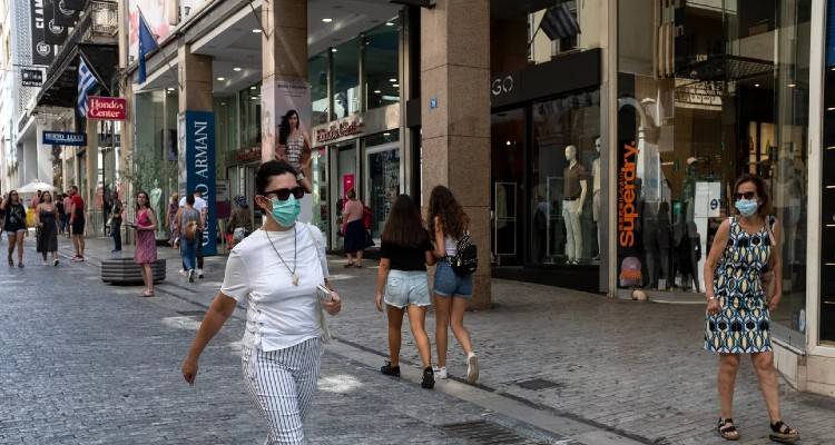 Τέλος οι μάσκες για όλους, στους εξωτερικούς χώρους | Αποφασίζει αύριο η επιτροπή