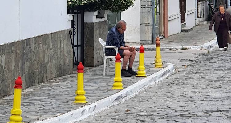&laquo;&Alpha;&xi;ί&zeta;&epsilon;&iota; έ&nu;&alpha; ό&mu;&omicron;&rho;&phi;&omicron; &sigma;&chi;ό&lambda;&iota;&omicron; &epsilon;;&raquo;&hellip;