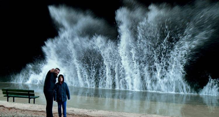 &Kappa;&alpha;&iota;&rho;ό&sigmaf;: &Mu;&epsilon; &pi;&tau;ώ&sigma;&eta; &tau;&eta;&sigmaf; &theta;&epsilon;&rho;&mu;&omicron;&kappa;&rho;&alpha;&sigma;ί&alpha;&sigmaf;, &iota;&sigma;&chi;&upsilon;&rho;&omicron;ύ&sigmaf; &alpha;&nu;έ&mu;&omicron;&upsilon;&sigmaf; &kappa;&alpha;&iota; &tau;&omicron;&pi;&iota;&kappa;έ&sigmaf; &beta;&rho;&omicron;&chi;έ&sigmaf; &xi;&epsilon;&kappa;&iota;&nu;ά &omicron; &Delta;&epsilon;&kappa;έ&mu;&beta;&rho;&eta;&sigmaf;