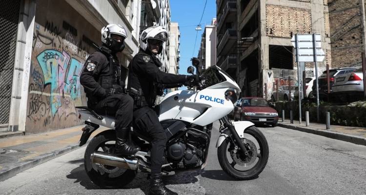 &Lambda;&alpha;ύ&rho;&iota;&omicron;: Ά&gamma;&rho;&iota;&alpha; &sigma;&upsilon;&mu;&pi;&lambda;&omicron;&kappa;ή &mu;&alpha;&theta;&eta;&tau;ώ&nu; &sigma;&epsilon; &Epsilon;&Pi;&Alpha;&Lambda; -&Beta;&gamma;ή&kappa;&alpha;&nu; &mu;&alpha;&chi;&alpha;ί&rho;&iota;&alpha;, &delta;ύ&omicron; &tau;&rho;&alpha;&upsilon;&mu;&alpha;&tau;ί&epsilon;&sigmaf;, 13 &pi;&rho;&omicron;&sigma;&alpha;&gamma;&omega;&gamma;έ&sigmaf;