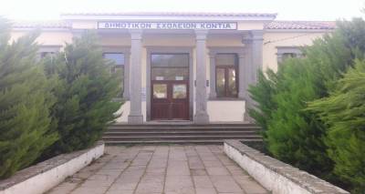 &Omicron;&mu;&iota;&lambda;ί&alpha; &gamma;&iota;&alpha; &gamma;&omicron;&nu;&epsilon;ί&sigmaf; &sigma;&tau;&omicron; &Delta;&eta;&mu;&omicron;&tau;&iota;&kappa;ό &Sigma;&chi;&omicron;&lambda;&epsilon;ί&omicron; &tau;&omicron;&upsilon; &Kappa;&omicron;&nu;&tau;&iota;ά | "&Tau;&omicron; &beta;&iota;&beta;&lambda;ί&omicron; &kappa;&alpha;&iota; &tau;&omicron; &pi;ώ&sigmaf; &tau;&omicron; &pi;&alpha;&iota;&delta;ί &theta;&alpha; &alpha;&gamma;&alpha;&pi;ή&sigma;&epsilon;&iota; &tau;&omicron; &beta;&iota;&beta;&lambda;ί&omicron; &kappa;&alpha;&iota; &tau;&omicron; &delta;&iota;ά&beta;&alpha;&sigma;&mu;&alpha;"