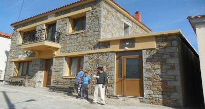 &Tau;&omicron; &kappa;&alpha;&lambda;ό &pi;&alpha;&rho;ά&delta;&epsilon;&iota;&gamma;&mu;&alpha; &tau;&eta;&sigmaf; &Delta;ά&phi;&nu;&eta;&sigmaf; &Lambda;ή&mu;&nu;&omicron;&upsilon; &sigma;&upsilon;&nu;&epsilon;&chi;ί&zeta;&epsilon;&tau;&alpha;&iota; (photos)