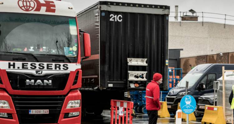 Η Κομισιόν στέλνει το εμβόλιο της Pfizer στις 27 χώρες της ΕΕ | Δείτε βίντεο