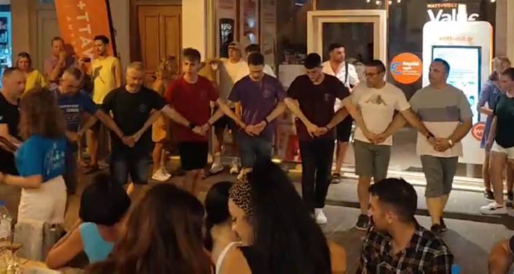 &Chi;&Omicron;&Lambda; Ή&phi;&alpha;&iota;&sigma;&tau;&omicron;&sigmaf;: &Gamma;&lambda;έ&nu;&tau;&iota; &mu;&epsilon; &tau;&omicron;&upsilon;&sigmaf; &kappa;&alpha;&lambda;&epsilon;&sigma;&mu;έ&nu;&omicron;&upsilon;&sigmaf; &alpha;&pi;ό &tau;&eta;&nu; &Kappa;&omicron;&mu;&omicron;&tau;&eta;&nu;ή &kappa;&alpha;&iota; &tau;&omicron;&nu; &Epsilon;ύ&omicron;&sigma;&mu;&omicron; &sigma;&tau;&eta;&nu; &alpha;&gamma;&omicron;&rho;ά &tau;&eta;&sigmaf; &Mu;ύ&rho;&iota;&nu;&alpha;&sigmaf; (video)