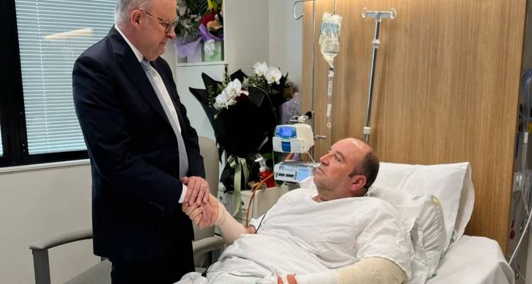 &Kappa;&iota;&nu;&delta;&upsilon;&nu;&epsilon;ύ&epsilon;&iota; &nu;&alpha; &chi;ά&sigma;&epsilon;&iota; &tau;&omicron; &chi;έ&rho;&iota; &tau;&omicron;&upsilon; &omicron; ή&rho;&omega;&alpha;&sigmaf; &tau;&omicron;&upsilon; &Sigma;ί&delta;&nu;&epsilon;ϊ -&laquo;&Epsilon;ί&nu;&alpha;&iota; &gamma;&epsilon;&mu;ά&tau;&omicron;&sigmaf; &sigma;&phi;&alpha;ί&rho;&epsilon;&sigmaf;, &delta;ί&nu;&epsilon;&iota; &alpha;&gamma;ώ&nu;&alpha;&raquo;