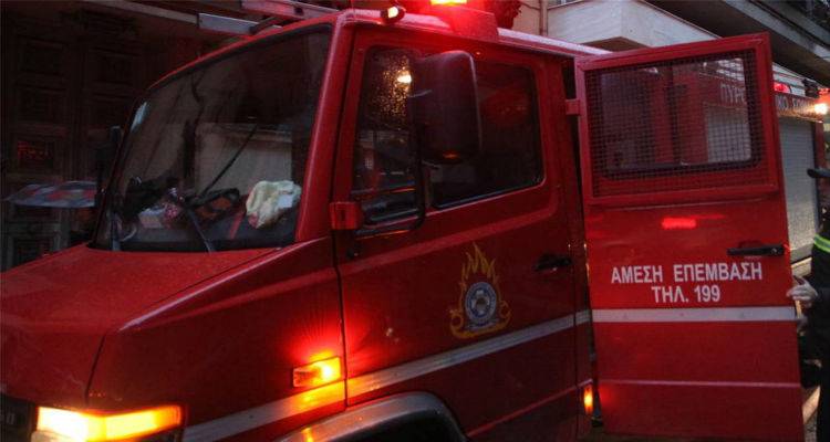 &Sigma;&upsilon;&mu;&beta;&alpha;ί&nu;&epsilon;&iota; &tau;ώ&rho;&alpha;: &Phi;&omega;&tau;&iota;ά &sigma;&epsilon; &sigma;&pi;ί&tau;&iota; &sigma;&tau;&eta; &Mu;ύ&rho;&iota;&nu;&alpha;