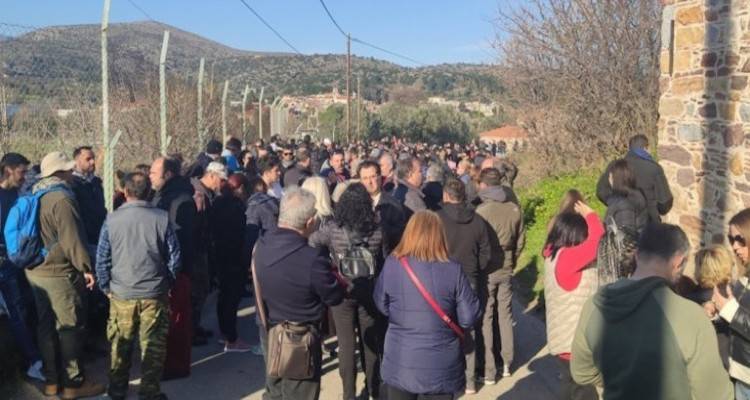 Μεταναστευτικό: Συνεχίζουν τις κινητοποιήσεις με μπλόκα οι κάτοικοι της Χίου