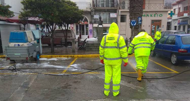 Προληπτική απολύμανση σε αγορά και ΚΤΕΛ από τον Δήμο Λήμνου (photos)