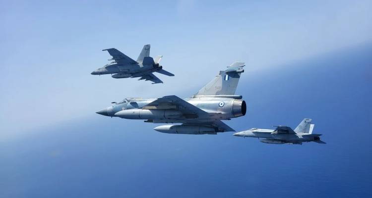 &Mu;&epsilon; &zeta;&epsilon;ύ&gamma;&omicron;&sigmaf; Mirage &theta;&alpha; &alpha;&nu;&tau;&iota;&kappa;&alpha;&tau;&alpha;&sigma;&tau;&alpha;&theta;&omicron;ύ&nu; &omicron;&iota; Patriot &sigma;&tau;&eta;&nu; &Kappa;ά&rho;&pi;&alpha;&theta;&omicron; -&laquo;&Kappa;&rho;ί&theta;&eta;&kappa;&epsilon; ό&tau;&iota; &tau;&omicron; &pi;&upsilon;&rho;&alpha;&upsilon;&lambda;&iota;&kappa;ό &sigma;ύ&sigma;&tau;&eta;&mu;&alpha; &pi;&rho;έ&pi;&epsilon;&iota; &nu;&alpha; &epsilon;&pi;&iota;&sigma;&tau;&rho;έ&psi;&epsilon;&iota;&raquo;, &lambda;έ&epsilon;&iota; &omicron; &Mu;&alpha;&rho;&iota;&nu;ά&kappa;&eta;&sigmaf;