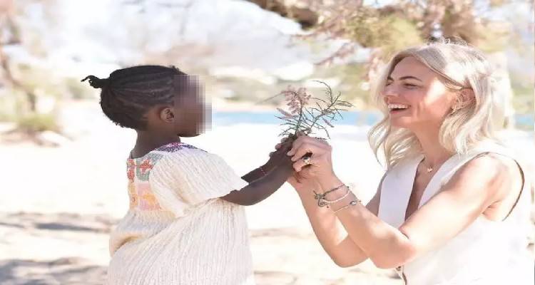 &Chi;&rho;&iota;&sigma;&tau;ί&nu;&alpha; &Kappa;&omicron;&nu;&tau;&omicron;&beta;ά: &Kappa;ά&nu;&epsilon;&iota; sand surfing &sigma;&tau;&eta; &Lambda;ή&mu;&nu;&omicron; &mu;&epsilon; &tau;&eta;&nu; &kappa;ό&rho;&eta; &tau;&eta;&sigmaf;, Ada &kappa;&alpha;&iota; &epsilon;&nu;&tau;&upsilon;&pi;&omega;&sigma;&iota;ά&zeta;&omicron;&upsilon;&nu; (video)