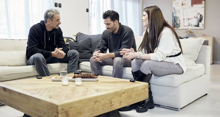 &Sigma;&upsilon;&nu;ά&nu;&tau;&eta;&sigma;&eta; &Kappa;. &Mu;&eta;&tau;&sigma;&omicron;&tau;ά&kappa;&eta; &mu;&epsilon; &zeta;&epsilon;&upsilon;&gamma;ά&rho;&iota; &pi;&omicron;&upsilon; &pi;ή&rho;&epsilon; &delta;&iota;&alpha;&mu;έ&rho;&iota;&sigma;&mu;&alpha; &sigma;&tau;&omicron; &Gamma;&alpha;&lambda;ά&tau;&sigma;&iota; &mu;&epsilon; &tau;&omicron; &pi;&rho;ό&gamma;&rho;&alpha;&mu;&mu;&alpha; &laquo;&Sigma;&pi;ί&tau;&iota; &mu;&omicron;&upsilon;&raquo; | &Omicron;&sigma;&alpha; &sigma;&upsilon;&zeta;ή&tau;&eta;&sigma;&alpha;&nu;