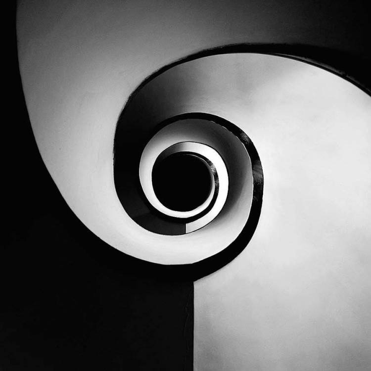 &Eta; &mu;&iota;&kappa;&rho;ή &Kappa;&omicron;&lambda;&omicron;&mu;&beta;ί&alpha; &tau;&eta;&sigmaf; &Mu;&epsilon;&sigma;&omicron;&gamma;&epsilon;ί&omicron;&upsilon; &upsilon;&pi;&omicron;&delta;έ&chi;&epsilon;&tau;&alpha;&iota; &tau;&omicron; &delta;&upsilon;&sigma;&kappa;&omicron;&lambda;ό&tau;&epsilon;&rho;&omicron; &chi;&epsilon;&iota;&mu;ώ&nu;&alpha; &tau;&eta;&sigmaf; &iota;&sigma;&tau;&omicron;&rho;ί&alpha;&sigmaf; &tau;&eta;&sigmaf;