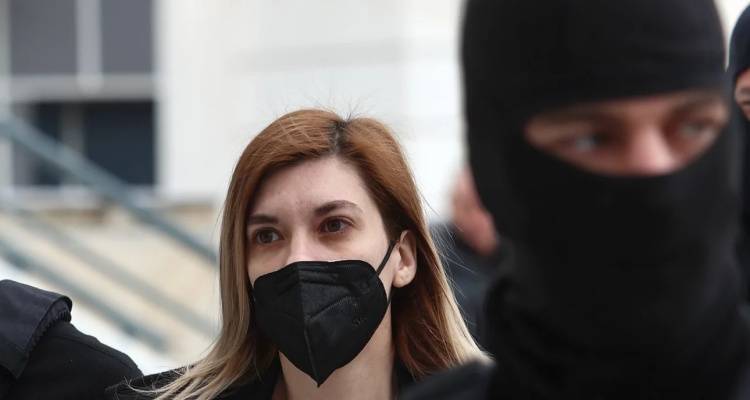 &Delta;ί&kappa;&eta; &Pi;&iota;&sigma;&pi;&iota;&rho;ί&gamma;&kappa;&omicron;&upsilon;: &Eta; &Mu;&alpha;&lambda;έ&nu;&alpha; ή&tau;&alpha;&nu; ή&delta;&eta; &nu;&epsilon;&kappa;&rho;ή ό&tau;&alpha;&nu; έ&phi;&tau;&alpha;&sigma;&alpha; &sigma;&tau;&omicron; &delta;&omega;&mu;ά&tau;&iota;&omicron;, &lambda;έ&epsilon;&iota; &omicron; &gamma;&iota;&alpha;&tau;&rho;ό&sigmaf; &pi;&omicron;&upsilon; &tau;&eta;&sigmaf; έ&kappa;&alpha;&nu;&epsilon; &alpha;&nu;ά&nu;&eta;&psi;&eta;
