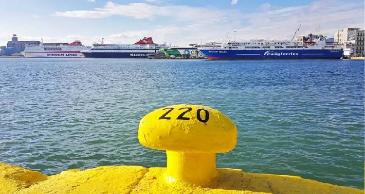 Δεμένα αύριο τα πλοία | 24ωρη απεργία από την Πανελλήνια Ναυτική Ομοσπονδία
