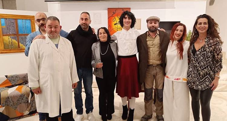 &laquo;&Kappa;&iota; &epsilon;&sigma;&epsilon;ί&sigmaf; &gamma;&iota;&alpha; &tau;&omicron;&nu; &gamma;&iota;&alpha;&tau;&rho;ό;&raquo; | &Tau;&omicron; &pi;&alpha;&rho;&theta;&epsilon;&nu;&iota;&kappa;ό &tau;&alpha;&xi;ί&delta;&iota; &tau;&omega;&nu; &laquo;&Omicron;&Rho;&Iota;&Zeta;&Omicron;&Nu;&Tau;&Omega;&Nu;&raquo; &sigma;&tau;έ&phi;&theta;&eta;&kappa;&epsilon; &alpha;&pi;ό &alpha;&pi;ό&lambda;&upsilon;&tau;&eta; &epsilon;&pi;&iota;&tau;&upsilon;&chi;ί&alpha;