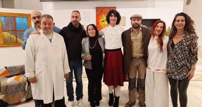 &laquo;&Kappa;&iota; &epsilon;&sigma;&epsilon;ί&sigmaf; &gamma;&iota;&alpha; &tau;&omicron;&nu; &gamma;&iota;&alpha;&tau;&rho;ό;&raquo; | &Tau;&omicron; &pi;&alpha;&rho;&theta;&epsilon;&nu;&iota;&kappa;ό &tau;&alpha;&xi;ί&delta;&iota; &tau;&omega;&nu; &laquo;&Omicron;&Rho;&Iota;&Zeta;&Omicron;&Nu;&Tau;&Omega;&Nu;&raquo; &sigma;&tau;έ&phi;&theta;&eta;&kappa;&epsilon; &alpha;&pi;ό &alpha;&pi;ό&lambda;&upsilon;&tau;&eta; &epsilon;&pi;&iota;&tau;&upsilon;&chi;ί&alpha;