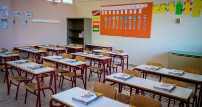 &Kappa;&lambda;&epsilon;ί&nu;&omicron;&upsilon;&nu; &tau;&alpha; &sigma;&chi;&omicron;&lambda;&epsilon;ί&alpha; &gamma;&iota;&alpha; &kappa;&alpha;&lambda;&omicron;&kappa;&alpha;ί&rho;&iota;: &Tau;&epsilon;&lambda;&epsilon;&upsilon;&tau;&alpha;ί&alpha; &epsilon;&beta;&delta;&omicron;&mu;ά&delta;&alpha; &mu;&alpha;&theta;&eta;&mu;ά&tau;&omega;&nu; &sigma;&epsilon; &Nu;&eta;&pi;&iota;&alpha;&gamma;&omega;&gamma;&epsilon;ί&alpha; &kappa;&alpha;&iota; &Delta;&eta;&mu;&omicron;&tau;&iota;&kappa;ά