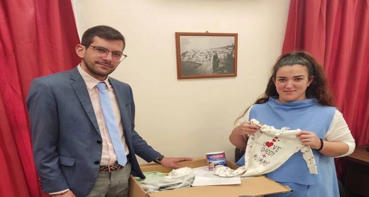 Άγ. Ευστράτιος: Βρεφικό πακέτο από την "ΑΠΟΣΤΟΛH" και την τράπεζα EUROBANΚ για νεογέννητο