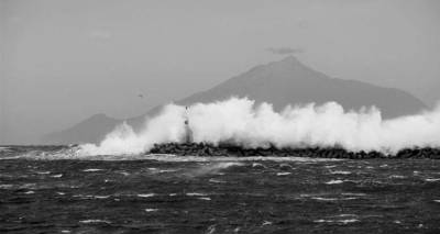&Sigma;&upsilon;&mu;&beta;&alpha;ί&nu;&epsilon;&iota; &Tau;ώ&rho;&alpha;: &Alpha;&nu;&omicron;&iota;&chi;&tau;ά &tau;&eta;&sigmaf; &Lambda;ή&mu;&nu;&omicron;&upsilon; &pi;&alpha;&rho;&alpha;&mu;έ&nu;&epsilon;&iota; &tau;&omicron; Superferry II