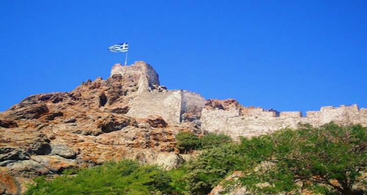 &Omicron; ά&nu;&epsilon;&mu;&omicron;&sigmaf; έ&kappa;&omicron;&psi;&epsilon; &tau;&eta; &sigma;&eta;&mu;&alpha;ί&alpha; &alpha;&pi;ό &tau;&omicron; &kappa;ά&sigma;&tau;&rho;&omicron;