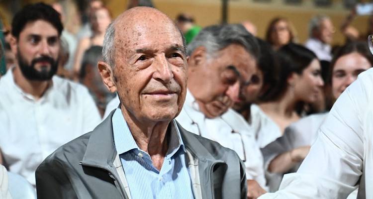 &Kappa;ώ&sigma;&tau;&alpha;&sigmaf; &Sigma;&eta;&mu;ί&tau;&eta;&sigmaf;: &Pi;έ&theta;&alpha;&nu;&epsilon; &omicron; &pi;&rho;ώ&eta;&nu; &pi;&rho;&omega;&theta;&upsilon;&pi;&omicron;&upsilon;&rho;&gamma;ό&sigmaf; &sigma;&epsilon; &eta;&lambda;&iota;&kappa;ί&alpha; 88 &epsilon;&tau;ώ&nu;