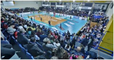 &Eta; &Lambda;ή&mu;&nu;&omicron;&sigmaf; &alpha;&nu;ά&mu;&epsilon;&sigma;&alpha; &sigma;&tau;&iota;&sigmaf; &upsilon;&pi;&omicron;&psi;ή&phi;&iota;&epsilon;&sigmaf; &pi;ό&lambda;&epsilon;&iota;&sigmaf; &gamma;&iota;&alpha; &tau;&alpha; F-4 &alpha;&nu;&delta;&rho;ώ&nu; &kappa;&alpha;&iota; &gamma;&upsilon;&nu;&alpha;&iota;&kappa;ώ&nu; &sigma;&tau;&omicron; volley