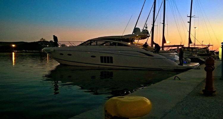 &Tau;&omicron; &pi;&rho;ώ&tau;&omicron; &gamma;&iota;&omicron;&tau; &tau;&eta;&sigmaf; &sigma;&epsilon;&zeta;ό&nu; &sigma;&tau;&omicron; &lambda;&iota;&mu;ά&nu;&iota; &tau;&eta;&sigmaf; &Mu;ύ&rho;&iota;&nu;&alpha;&sigmaf; (photos)