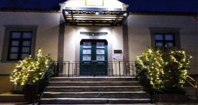 &Tau;&omicron; &Mu;&omicron;&upsilon;&sigma;&epsilon;ί&omicron; &pi;&alpha;&iota;&delta;&iota;&kappa;&omicron;ύ &pi;&alpha;&iota;&chi;&nu;&iota;&delta;&iota;&omicron;ύ έ&beta;&alpha;&lambda;&epsilon; &tau;&alpha; &gamma;&iota;&omicron;&rho;&tau;&iota;&nu;ά &tau;&omicron;&upsilon;