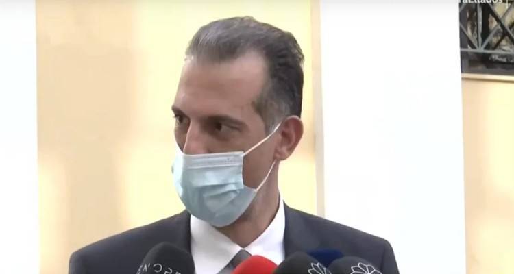 Nέα εξέλιξη: Παραιτήθηκε ο ένας από τους δύο δικηγόρους του συζυγοκτόνου, λίγο πριν οδηγηθεί στον ανακριτή