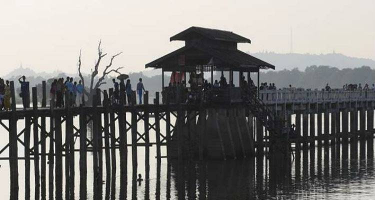 &Tau;&omicron;&upsilon;&lambda;ά&chi;&iota;&sigma;&tau;&omicron;&nu; 38 &nu;&epsilon;&kappa;&rho;&omicron;ί &alpha;&pi;ό ά&gamma;&nu;&omega;&sigma;&tau;&eta; &alpha;&sigma;&theta;έ&nu;&epsilon;&iota;&alpha; &sigma;&tau;&eta; &Mu;&iota;&alpha;&nu;&mu;ά&rho;