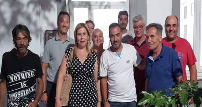 &Lambda;ύ&chi;&nu;&alpha;: &Sigma;&upsilon;&nu;&epsilon;&chi;ί&zeta;&epsilon;&iota; &tau;&iota;&sigmaf; &epsilon;&pi;&alpha;&phi;έ&sigmaf; &mu;&epsilon; &tau;&omicron;&upsilon;&sigmaf; &pi;&rho;&omicron;έ&delta;&rho;&omicron;&upsilon;&sigmaf; &tau;&omega;&nu; &chi;&omega;&rho;&iota;ώ&nu; &eta; &Epsilon;. &Gamma;&epsilon;ώ&rho;&gamma;&alpha;