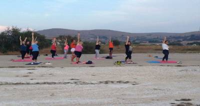 &Sigma;&tau;&omicron; &Mu;&omicron;ύ&delta;&rho;&omicron; &gamma;&iota;&omicron;&rho;&tau;ά&zeta;&omicron;&upsilon;&nu; &tau;&eta;&nu; &Pi;&alpha;&gamma;&kappa;ό&sigma;&mu;&iota;&alpha; &Eta;&mu;έ&rho;&alpha; &Upsilon;&gamma;&epsilon;ί&alpha;&sigmaf;