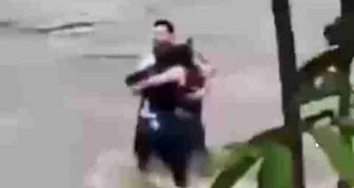 &Rho;&alpha;&gamma;ί&zeta;&omicron;&upsilon;&nu; &kappa;&alpha;&rho;&delta;&iota;έ&sigmaf; &sigma;&tau;&eta;&nu; &Iota;&tau;&alpha;&lambda;ί&alpha;: &Eta; &tau;&epsilon;&lambda;&epsilon;&upsilon;&tau;&alpha;ί&alpha; &alpha;&gamma;&kappa;&alpha;&lambda;&iota;ά &tau;&rho;&iota;ώ&nu; &phi;ί&lambda;&omega;&nu; &pi;&rho;&iota;&nu; &tau;&omicron;&upsilon;&sigmaf; &pi;&alpha;&rho;&alpha;&sigma;ύ&rho;&omicron;&upsilon;&nu; &tau;&alpha; &nu;&epsilon;&rho;ά &pi;&omicron;&tau;&alpha;&mu;&omicron;ύ [&beta;ί&nu;&tau;&epsilon;&omicron;]