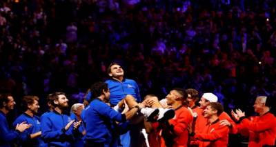 &Phi;έ&nu;&tau;&epsilon;&rho;&epsilon;&rho;: &Sigma;&upsilon;&gamma;&kappa;&iota;&nu;&eta;&tau;&iota;&kappa;ό &laquo;&alpha;&nu;&tau;ί&omicron;&raquo; &sigma;&tau;&omicron; &tau;έ&nu;&iota;&sigmaf; &ndash; &Alpha;&pi;&omicron;&theta;έ&omega;&sigma;&eta; &kappa;&alpha;&iota; &delta;ά&kappa;&rho;&upsilon;&alpha; &sigma;&tau;&omicron;&nu; &tau;&epsilon;&lambda;&epsilon;&upsilon;&tau;&alpha;ί&omicron; &tau;&omicron;&upsilon; &alpha;&gamma;ώ&nu;&alpha; &mu;&epsilon; &sigma;&upsilon;&mu;&pi;&alpha;ί&kappa;&tau;&eta; &tau;&omicron;&nu; &Nu;&alpha;&delta;ά&lambda;