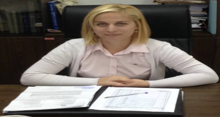 &Delta;ή&mu;&alpha;&rho;&chi;&omicron;&sigmaf; &Alpha;&gamma;ί&omicron;&upsilon; &Epsilon;&upsilon;&sigma;&tau;&rho;&alpha;&tau;ί&omicron;&upsilon;: &Mu;ί&alpha; &alpha;&pi;&omicron; &tau;&iota;&sigmaf; &mu;ό&lambda;&iota;&sigmaf; 16 &gamma;&upsilon;&nu;&alpha;ί&kappa;&epsilon;&sigmaf; &delta;ή&mu;&alpha;&rho;&chi;&omicron;&iota; &tau;&eta;&sigmaf; &Epsilon;&lambda;&lambda;ά&delta;&alpha;&sigmaf;