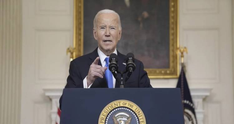 O&rho;&gamma;ή &Mu;&pi;ά&iota;&nu;&tau;&epsilon;&nu; &gamma;&iota;&alpha; &tau;&omicron;&nu; &theta;ά&nu;&alpha;&tau;&omicron; &tau;&omicron;&upsilon; &Nu;&alpha;&beta;ά&lambda;&nu;&iota;: &laquo;&Omicron; &Pi;&omicron;ύ&tau;&iota;&nu; &epsilon;ί&nu;&alpha;&iota; &upsilon;&pi;&epsilon;ύ&theta;&upsilon;&nu;&omicron;&sigmaf;, &alpha;&pi;ό&delta;&epsilon;&iota;&xi;&eta; &tau;&eta;&sigmaf; &kappa;&tau;&eta;&nu;&omega;&delta;ί&alpha;&sigmaf; &tau;&omicron;&upsilon;&raquo;